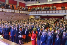 В торжественной церемонии участвуют представители власти, депутаты, руководители предприятий, общественники