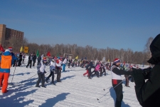 Среди представителей сильного пола на лыжне лидировал глава Горьковского района Омской области Андрей Посаженников.