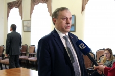 С приветственным словом перед участниками проекта выступил первый вице-спикер Горсовета Юрий Тетянников