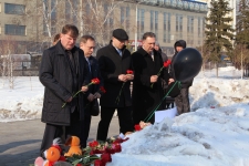 Официальная панихида начнется вечером