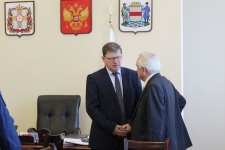 12 апреля председатель Совета ветеранов и пенсионеров г. Омска Геннадий Павлов и методолог Анатолий Романюк рассказали председателю Городского Совета о созданной ими «Стратегии прорыва»