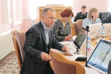 Председатель комитета по финансово-бюджетным вопросам Юрий Федотов