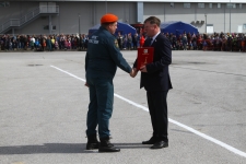 Владимир Корбут наградил Почетными грамотами горсовета лучших специалистов