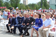Первые лица Омска приняли участи в в праздничных мероприятиях к Дню России